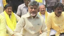 Ap Assembly Election 2019 : చంద్ర‌బాబు ధ‌ర్నా..ఐటి దాడుల‌కు నిర‌స‌న‌గా..!! || Oneindia Telugu