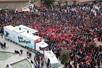Bolu'da CHP'li Özcan, Kuran'a El Basarak Yemin Edip, Göreve Başladı