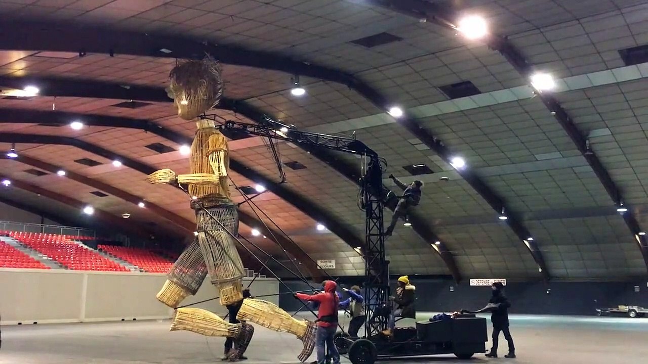 MO ET LE RUBAN ROUGE par la Compagnie L'Homme debout. Spectacle d'ouverture de Mimos 2019