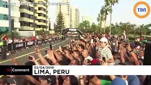 Usain Bolt fait la course contre un moto-taxi !