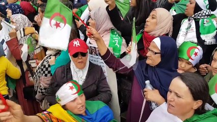 Cezayir'de Buteflika'nın istifasının ardından gösteriler sürüyor