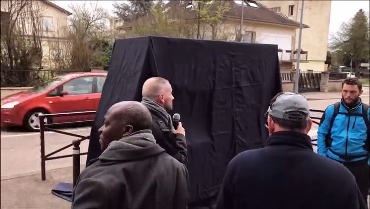 Inauguration de la boîte à  trucs dans le quartier de Bellecroix à Metz par Thomas Scuderi.