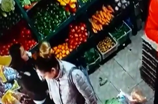 Cámaras de seguridad captan un robo en local comercial en Guayaquil