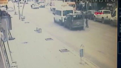 Kars Aracın Önünü Kesip, İçindeki 4 Kişiyi Sopalarla Dövdüler - Ek