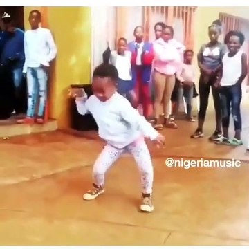 Cette petite de 4 ans est très talentueuse. Admirez !