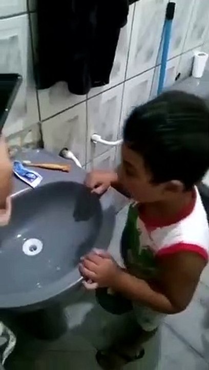 Voici la meilleure astuce pour inciter vos enfants à se brosser les dents !