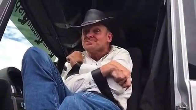 Handicapé physique, il conduit un camion de transport !