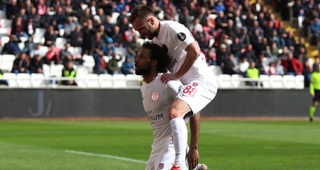 Fenerbahçe'nin, Antalyaspor Forması Giyen Nazım Sangare ile El Sıkıştığı İddia Edildi