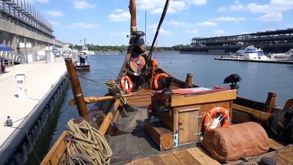 Métro visite un drakkar à Montréal