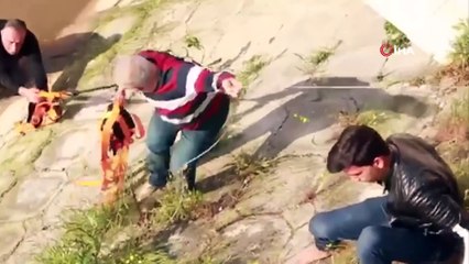 Asi Nehri'ne düşen şahsı yoldan geçen eski cankurtaran böyle kurtardı