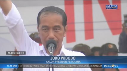 Hujan Deras, Jokowi Tetap Sapa Warga Tegal