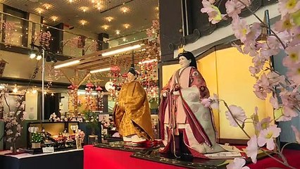 Japon: soies, sceptres et objets sacrés pour le nouvel empereur