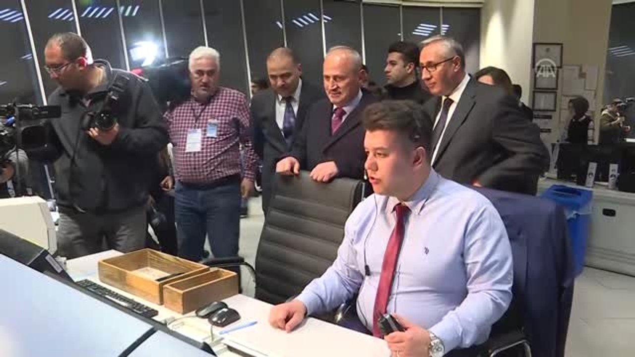 Bakan Turhan, Atatürk Havalimanı'ndan Kalkan Son Uçağı Uğurladı