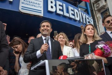 Kuşadası'nın Yeni Belediye Başkanı Ömer Günel Makam Araçlarının Kademeye Çekilmesi Talimatını Verdi