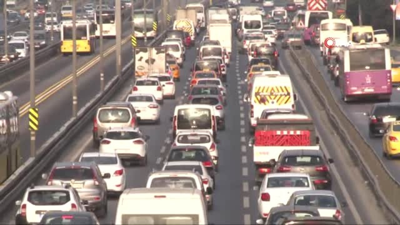 E-5 Karayolunda Kapalı Yollar Nedeniyle Trafik Yoğunluğu Oluştu