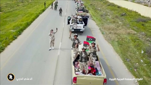 قوات حفتر تطبق على طرابلس واحتدام القتال قرب المطار السابق