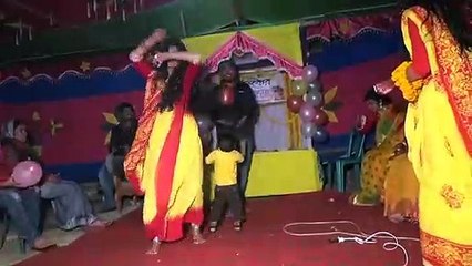 বিয়ে বাড়ির অস্থির ড্যান্স না দেখলেই মিস