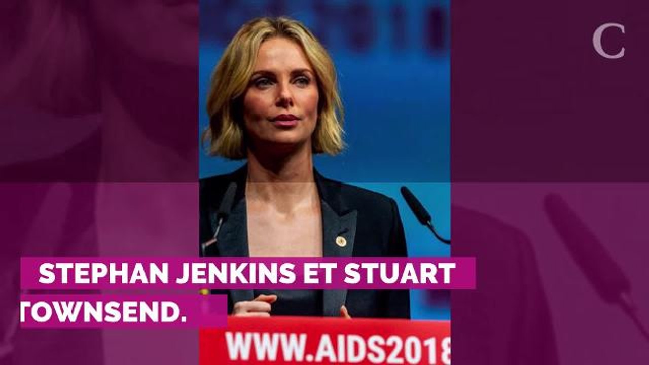 "Célibataire depuis dix ans", Charlize Theron lance un appel : "Je suis incroyablement disponible"