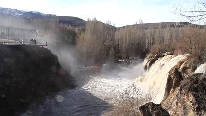 Muradiye Şelalesi İlgi Görüyor