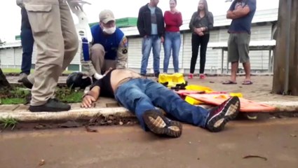 Motociclista fica ferido ao cair na Praça da Bíblia