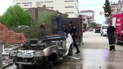 Hurdacılar aracı parçalarken benzin borusu patladı, araç alev aldı