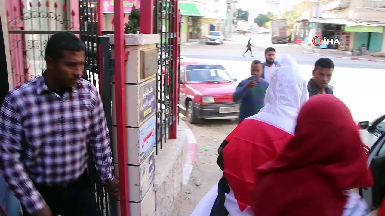 - Evi Bombalanan Filistinli Gelin, Hamas Liderinin Evinden Gelin Çıktı