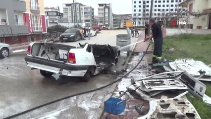 Hurdacılar Aracı Parçalarken Benzin Borusu Patladı, Araç Alev Aldı