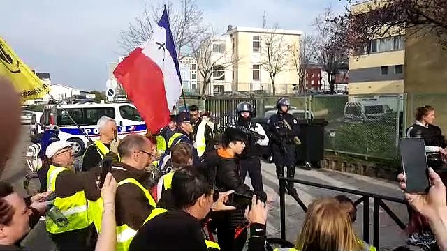 Forbach : les gilets jaunes rencontrent la police