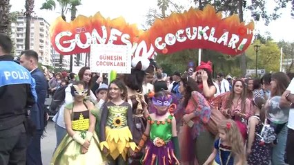 Portakal Çiçeği Karnavalı'nın Coşkusu Kortej ile Sokaklara Taştı