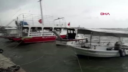 Muğla Datça'da Kuvvetli Rüzgar Etkili Oluyor