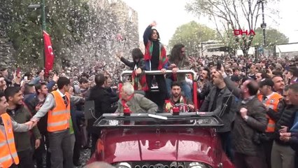 Bursa'da Fetih Yürüyüşünde Diriliş Ertuğrul Oyuncularına Yoğun İlgi