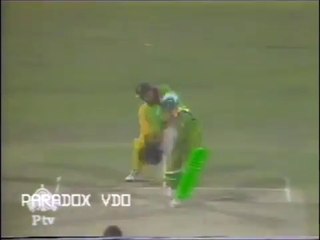 Shahid-Afridi-Brilliant-Innings-in-Double-Wicket-Cricket-1998-vs-Australia