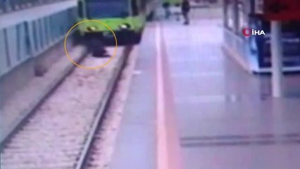 Trenin Önüne Kendini Böyle Attı