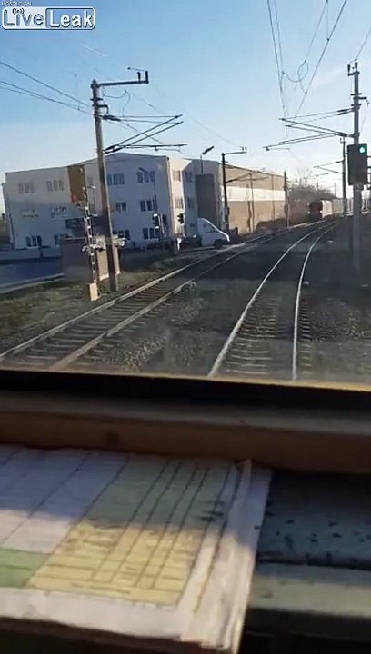 Quand tu gares ton camion sur les rails avant le passage du train...