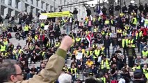 Fransa'da Sarı Yelekliler Yeniden Sokaklarda