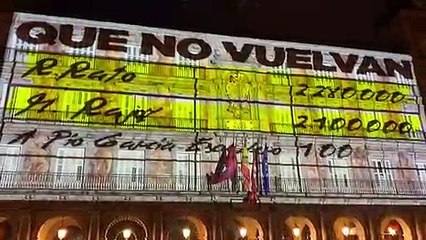 Proyectan imágenes de los ‘papeles de Bárcenas” en los edificios de la Plaza Mayor