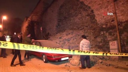 Yıldız Parkı'nın Duvarı Çöktü; 2 Araç Hasar Gördü