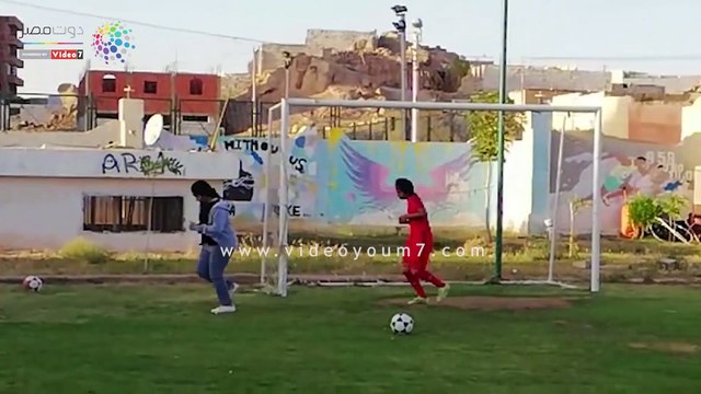 فتيات الصعيد فى ملاعب كرة القدم وأمنيات 25 لاعبة