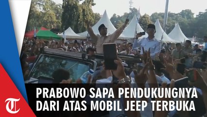 Momen Prabowo Sapa Para Pendukungnya dari Atas Mobil Jeep Terbuka di Pelataran SUGBK
