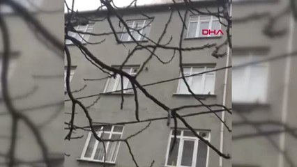 İstanbul-Esenyurt'ta 3 Binanın Çatısı Alev Alev Yandı