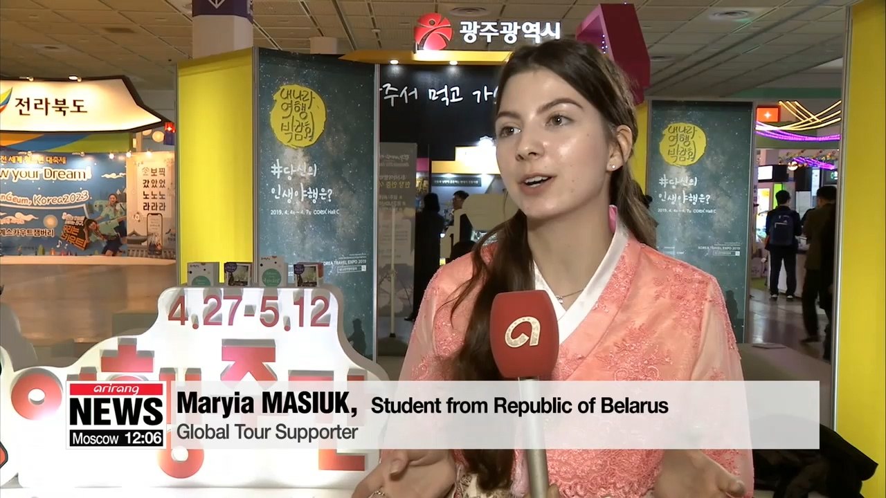 Foreign students promoting tours to S. Korea in Seoul travel exhibition