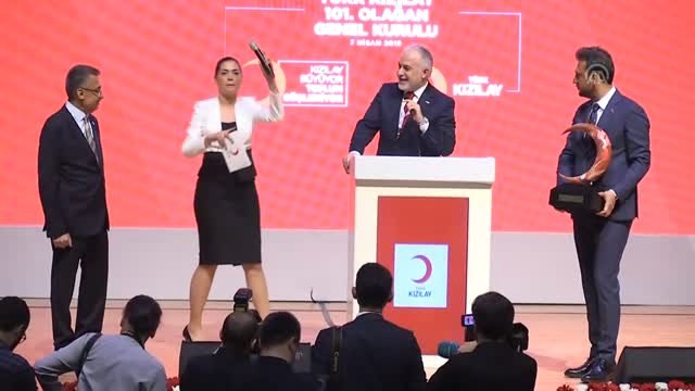 Cumhurbaşkanı Yardımcısı Oktay, Türk Kızılay Derneğinin 101. Olağan Genel Kurulu'na Katıldı