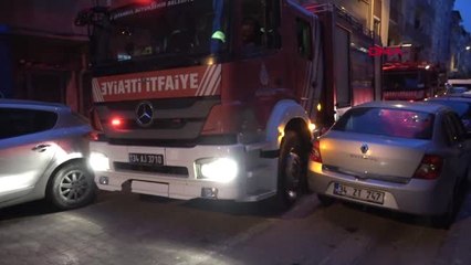 Yangına Söndürme Tüpüyle Müdahale Etti