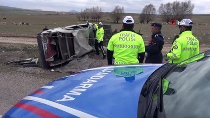 Düğün konvoyunda otomobil takla attı: 1 ölü, 3 yaralı