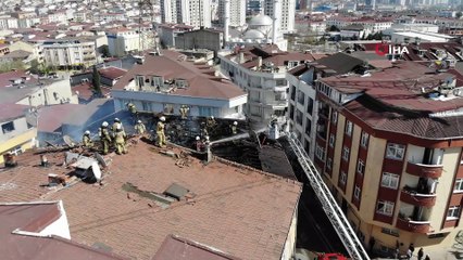 Esenyurt'ta evin çatısında yangın havadan görüntülendi
