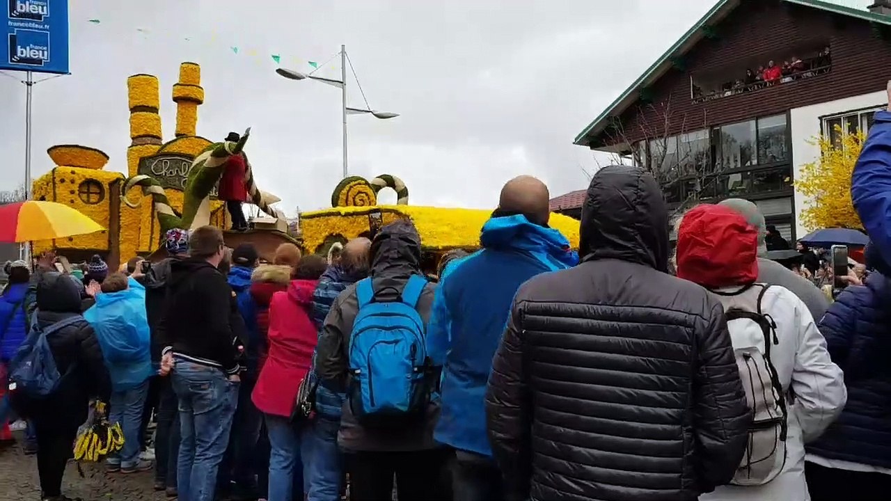 Le corso fleuri de la Fête des Jonquilles à Gérardmer a attiré beaucoup de monde