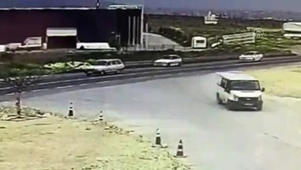 Beş kişinin yaralandığı trafik kazası güvenlik kamerasında - GAZİANTEP