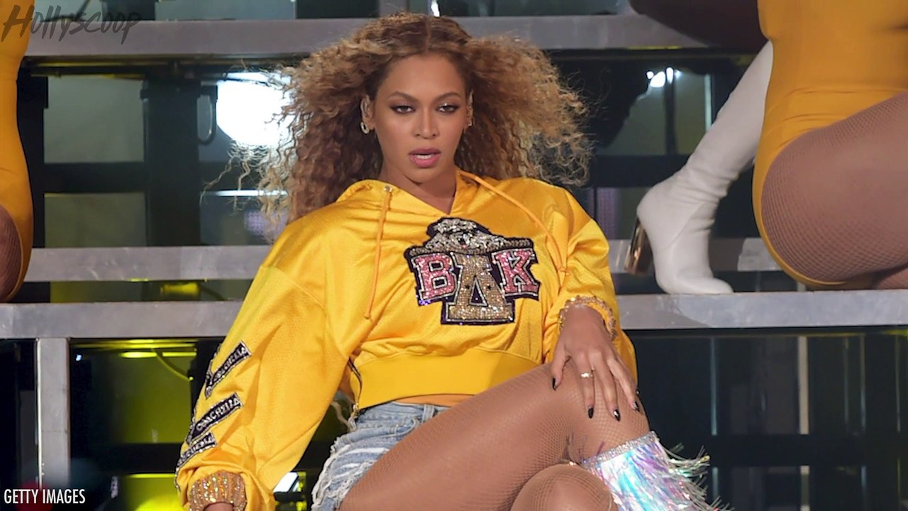 Khloe Kardashian’s INSANE Diet Regimen EXPLAINED! | Crazy Celebrity Diets