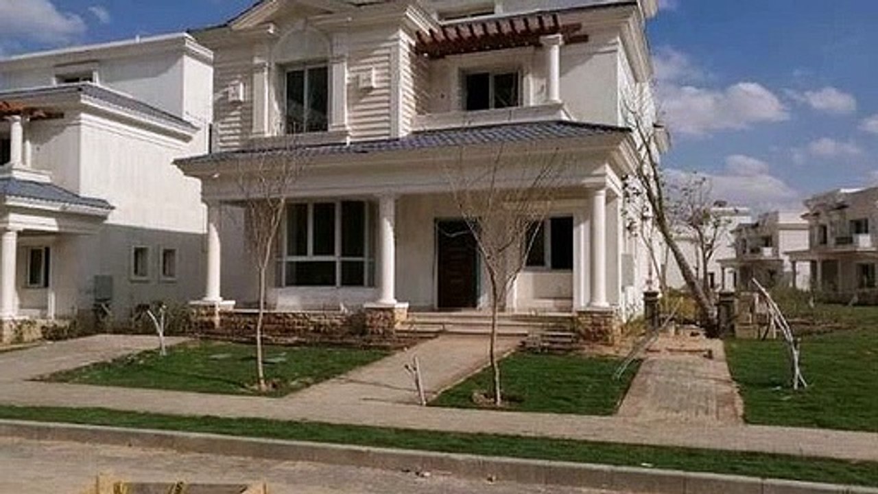 Town house Corner in mountain view hyde park For Sale