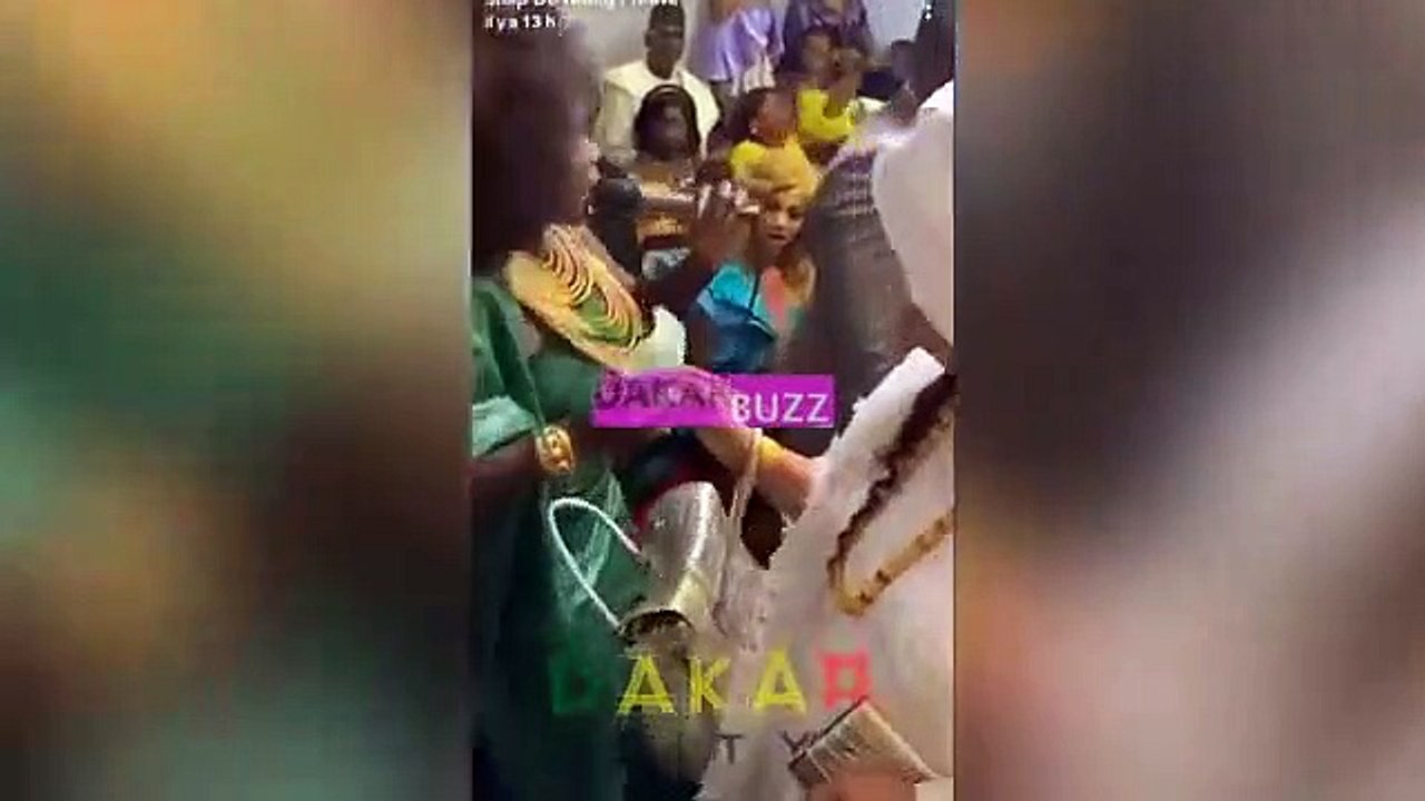 Wally Ballago Seck en toute complicité avec l’épouse de Serigne Abdou Karim Mbacké